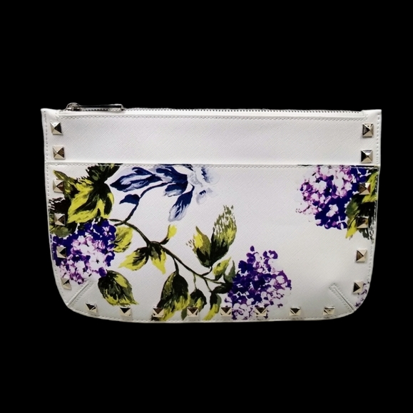 White House Black Market Vegan Lthr White Floral Zip Multi-Pocket Wristlet NWOT - Picture 1 of 10